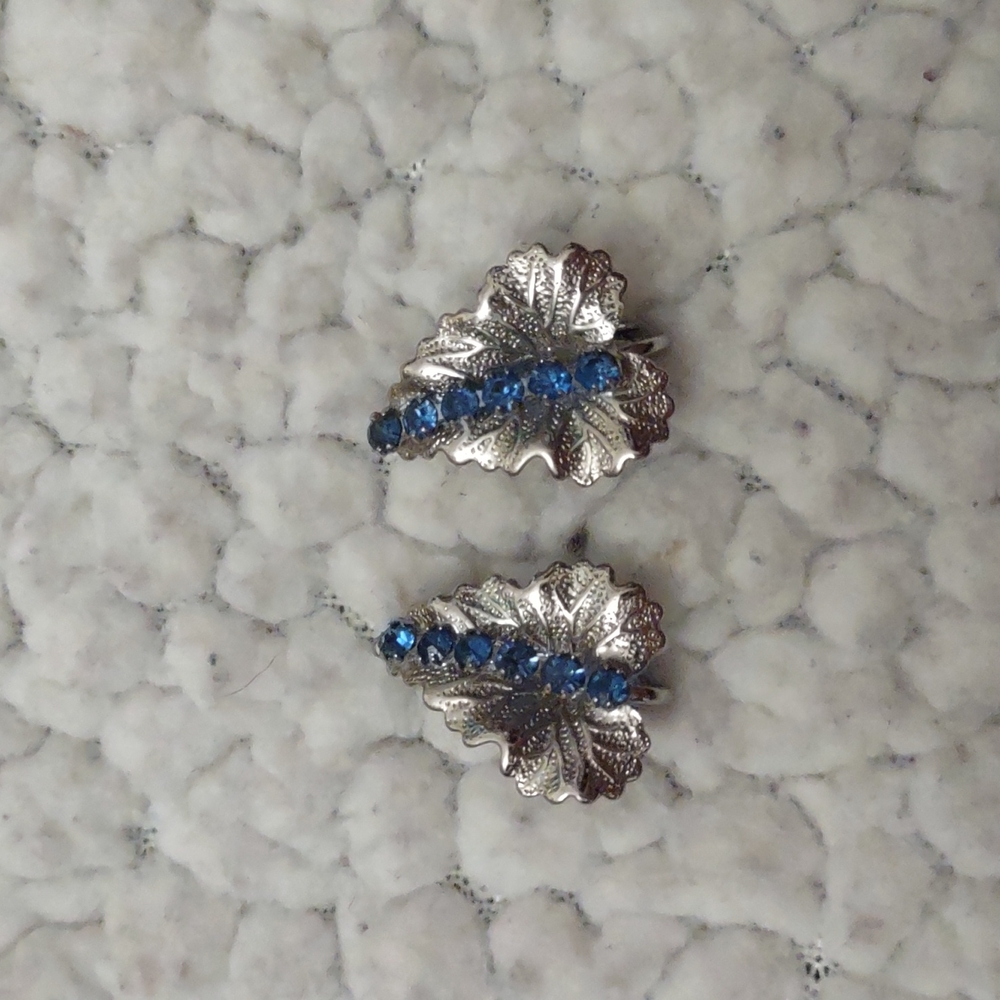 Leaf sapphire clip on earrings